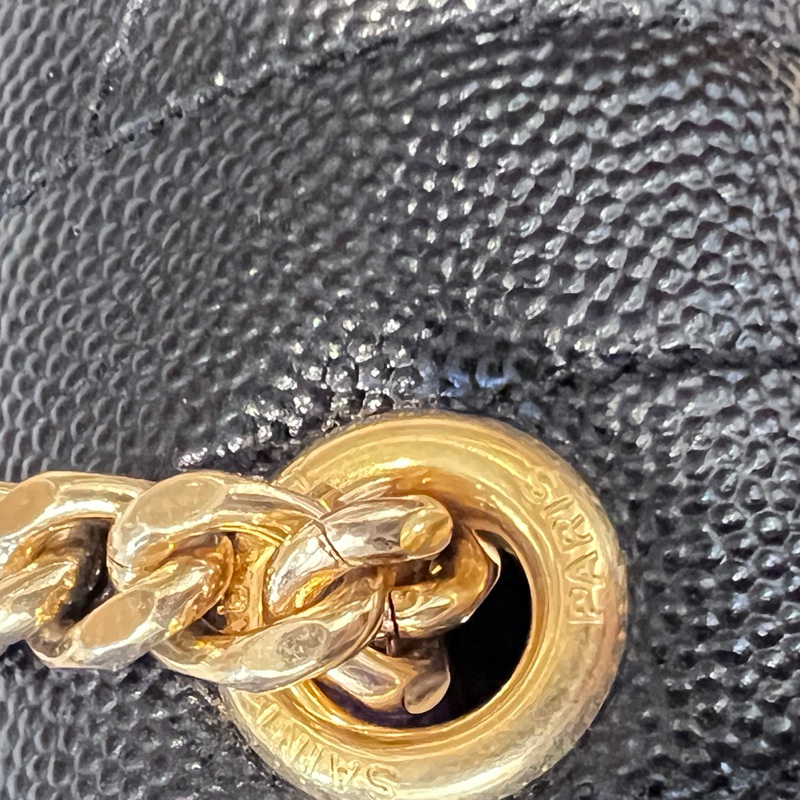 YSL 黑荔枝牛皮Envelope絎縫金釦信封下蓋肩斜背鏈包-15