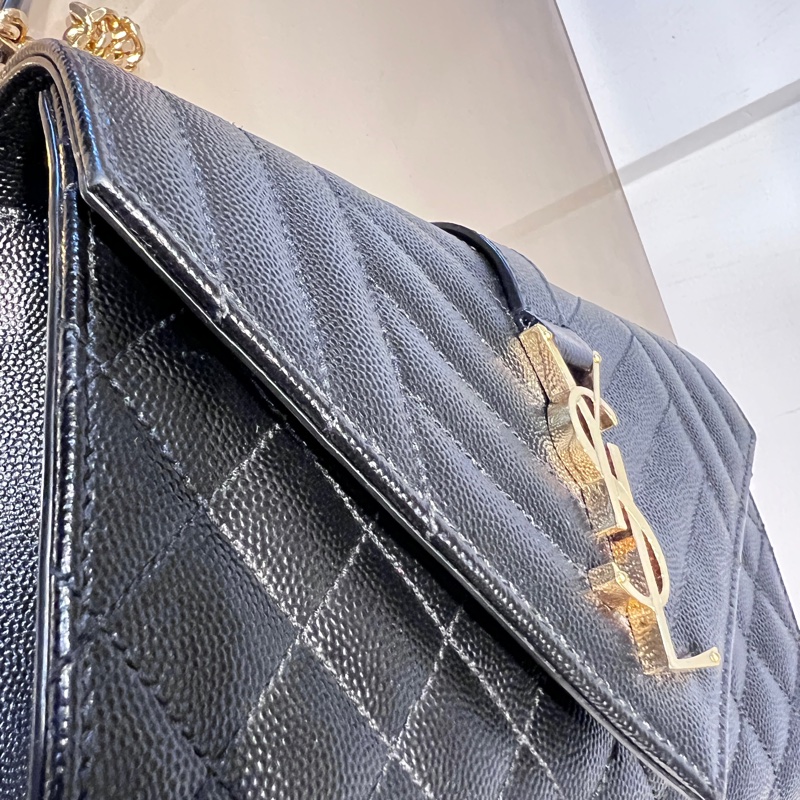 YSL 黑荔枝牛皮Envelope絎縫金釦信封下蓋肩斜背鏈包-20