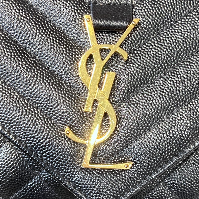 YSL 黑荔枝牛皮Envelope絎縫金釦信封下蓋肩斜背鏈包-21