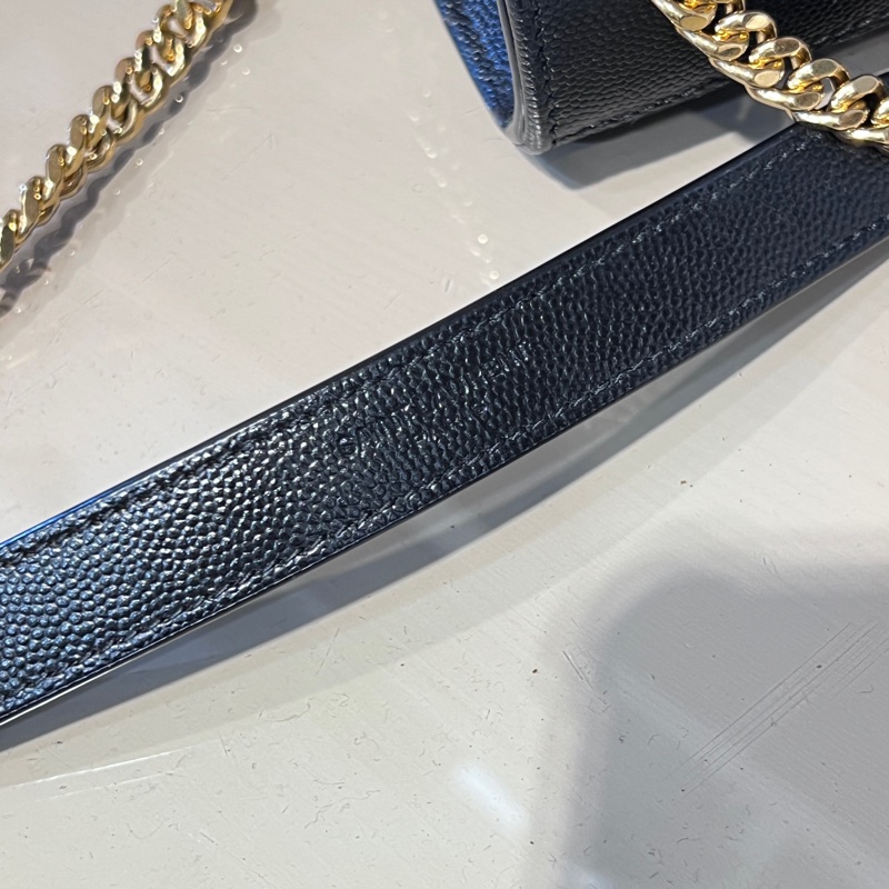 YSL 黑荔枝牛皮Envelope絎縫金釦信封下蓋肩斜背鏈包-22