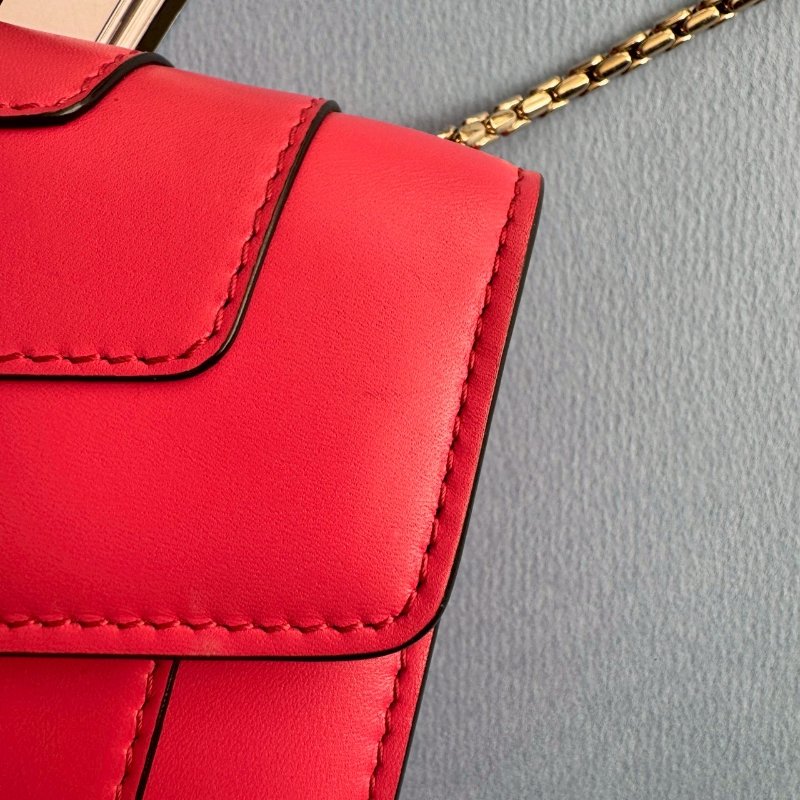 ✨經典款 Bvlgari 桃紅色琺瑯石蛇頭鏈背包-3