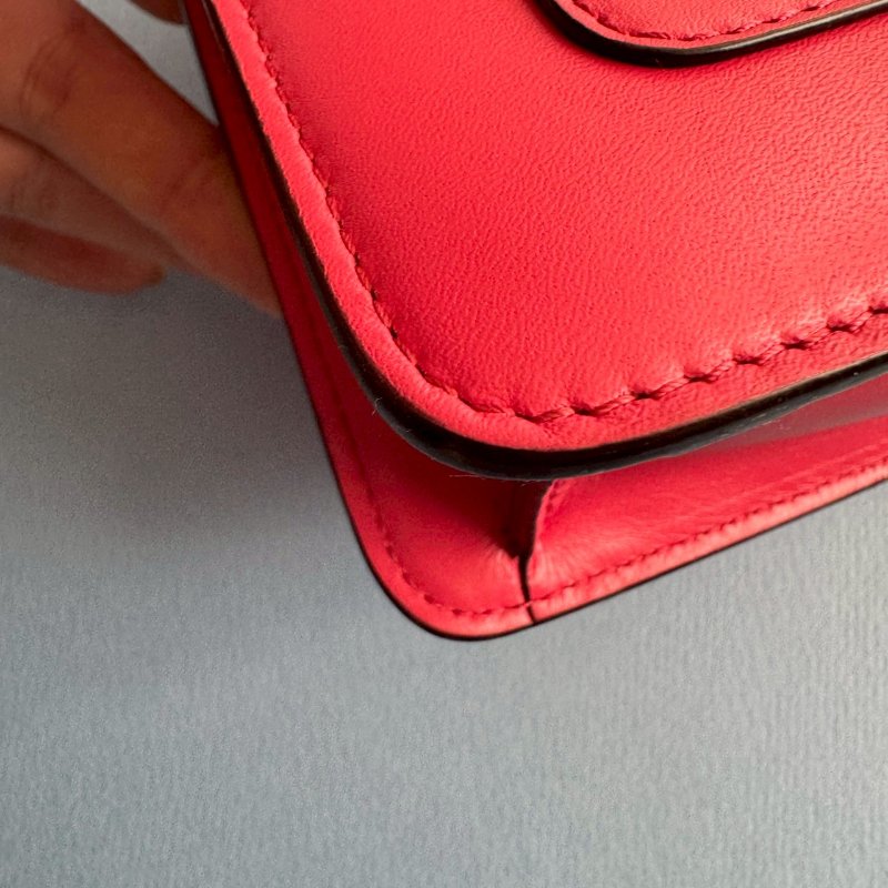 ✨經典款 Bvlgari 桃紅色琺瑯石蛇頭鏈背包-8