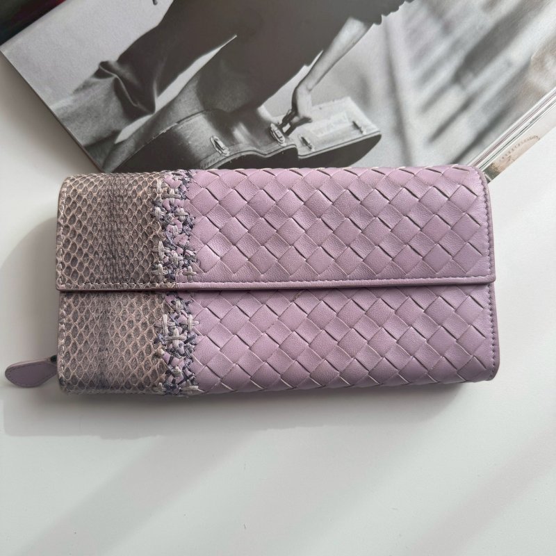 🎆盒子、防塵都有 BV 芋香紫水蛇皮釦式長夾-0