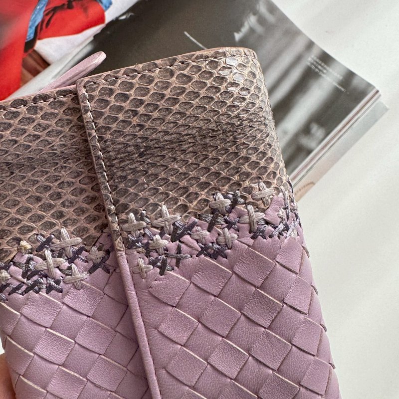 🎆盒子、防塵都有 BV 芋香紫水蛇皮釦式長夾-7