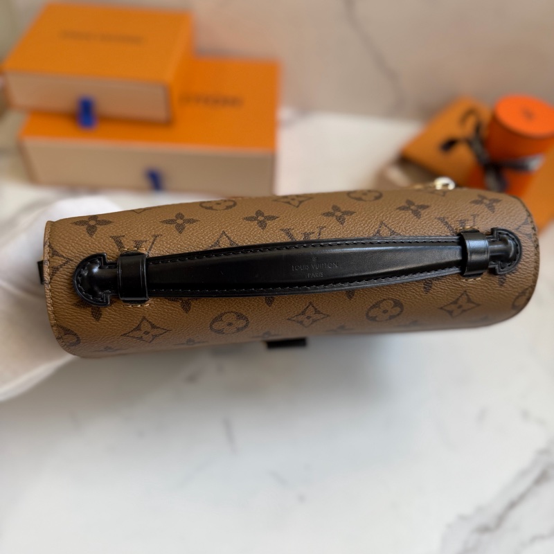 LV 拼接郵差包 M44876 晶片款-5