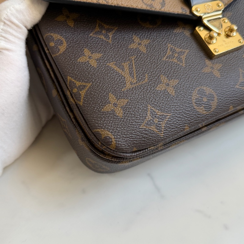 LV 拼接郵差包 M44876 晶片款-14