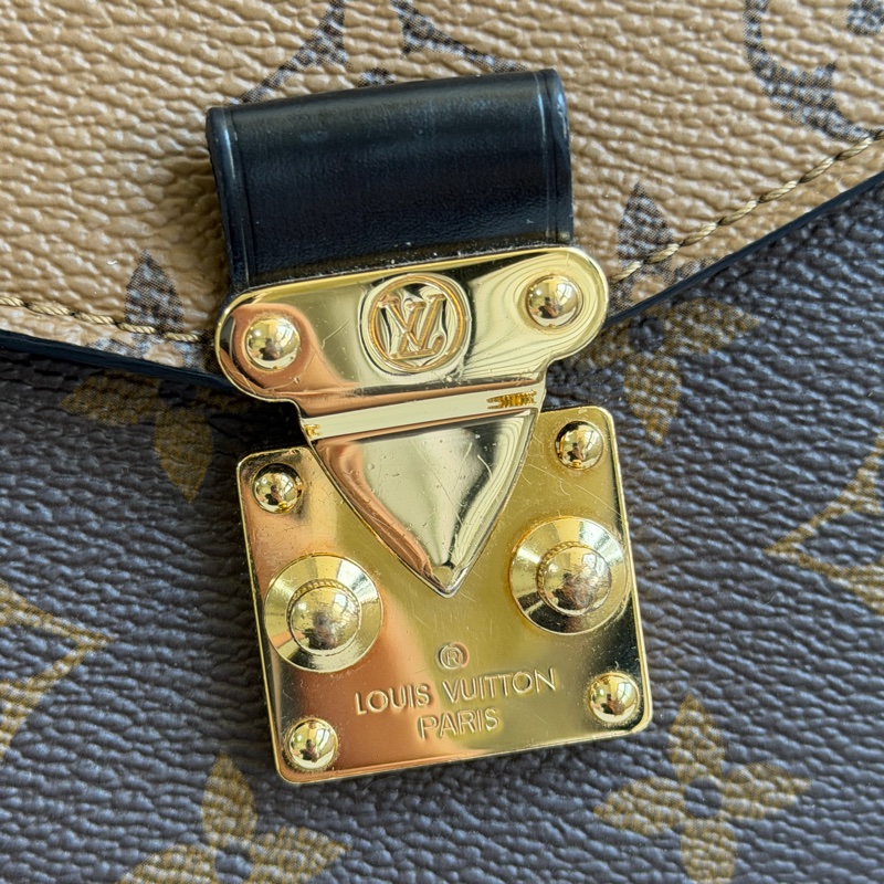 LV 拼接郵差包 M44876 晶片款-19