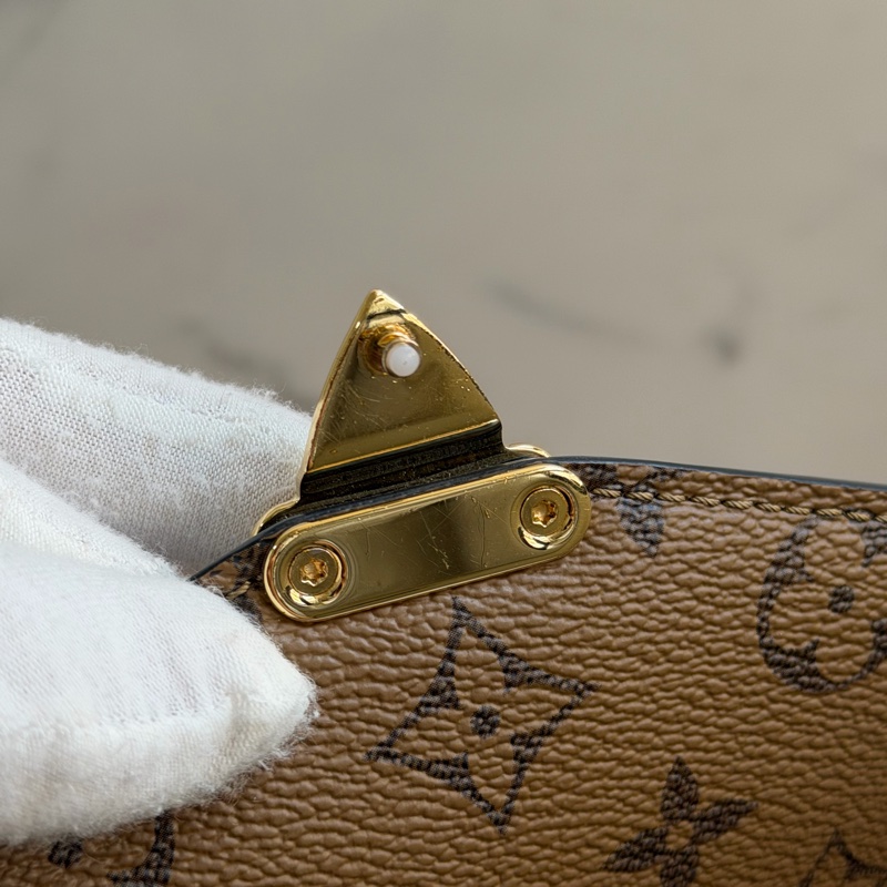 LV 拼接郵差包 M44876 晶片款-21