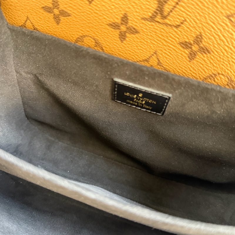 LV 拼接郵差包 M44876 晶片款-24