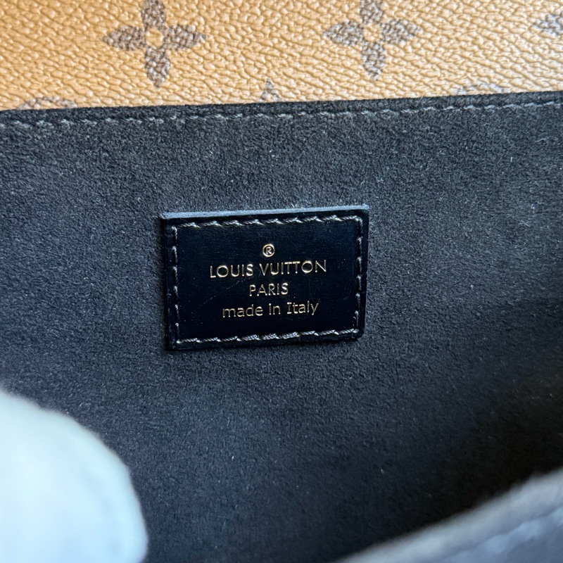 LV 拼接郵差包 M44876 晶片款-26