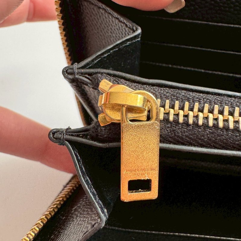 ✨經典熱銷款 YSL 黑色荔枝皮拉鍊長夾-15