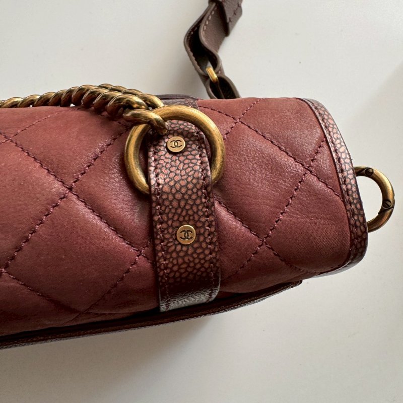 🎉10萬不到 Chanel Paris-Bombay 酒紅拼羊皮學院風橫式斜背包-21