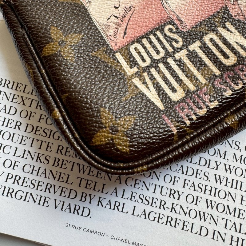 ✨外出隨手帶 LV 經典花紋塗鴉小鏈包-2