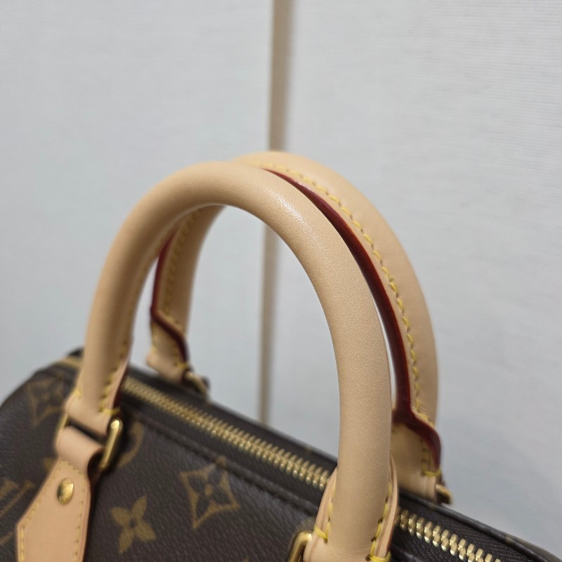 [新年優惠持續中🧧好物把握] LV原花金釦Speedy20手提斜背-26