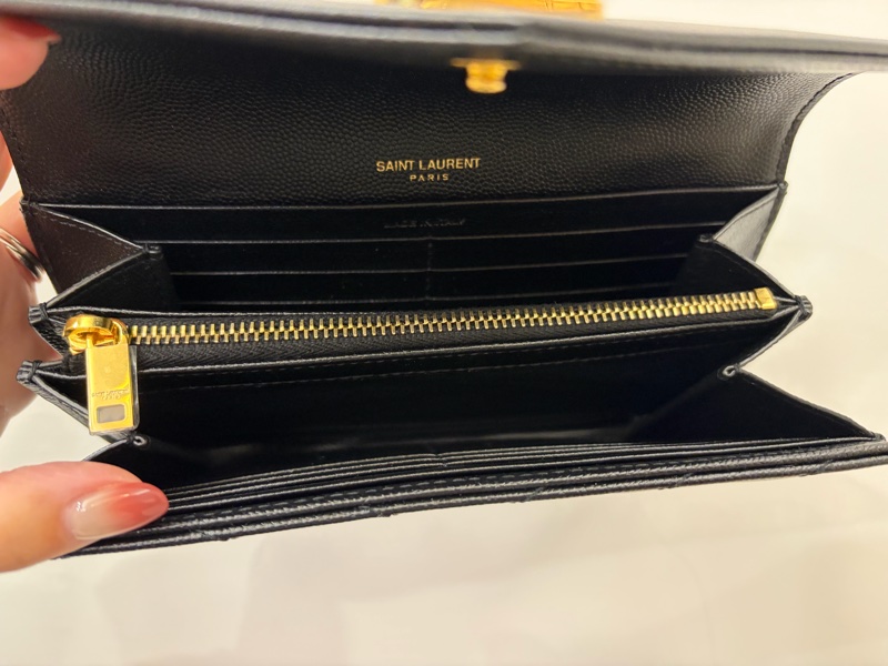 YSL 黑魚子醬牛皮金釦下蓋信封長夾-8