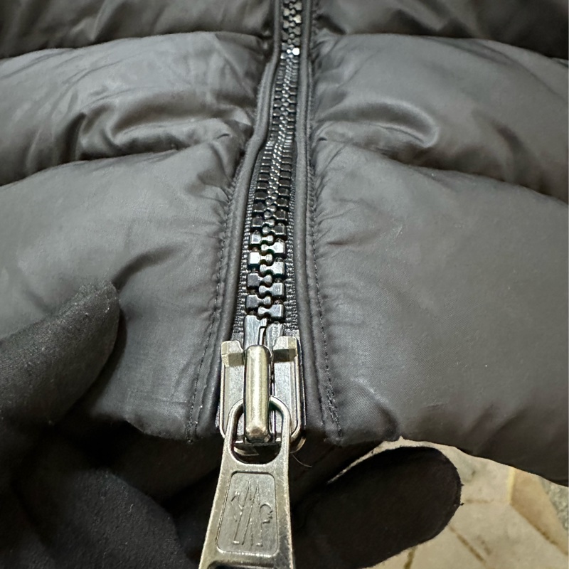 Moncler 男仕厚羽絨背心-20