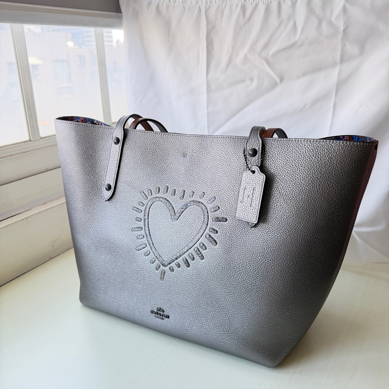 ［全新閒置品］Coach × Keith Haring 限量聯名款愛心壓紋托特包Market Tote-0