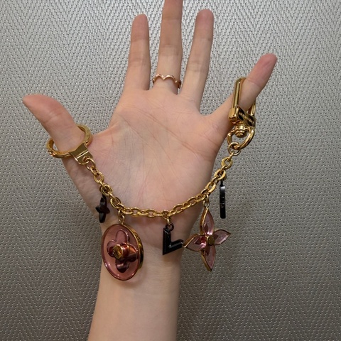 LV 金色金屬粉色Blooming Flowers吊飾M68460