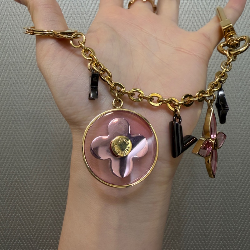 LV 金色金屬粉色Blooming Flowers吊飾M68460-1