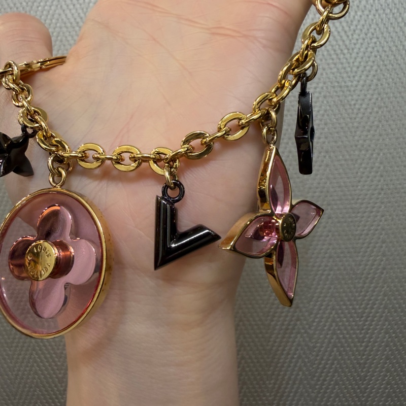 LV 金色金屬粉色Blooming Flowers吊飾M68460-2