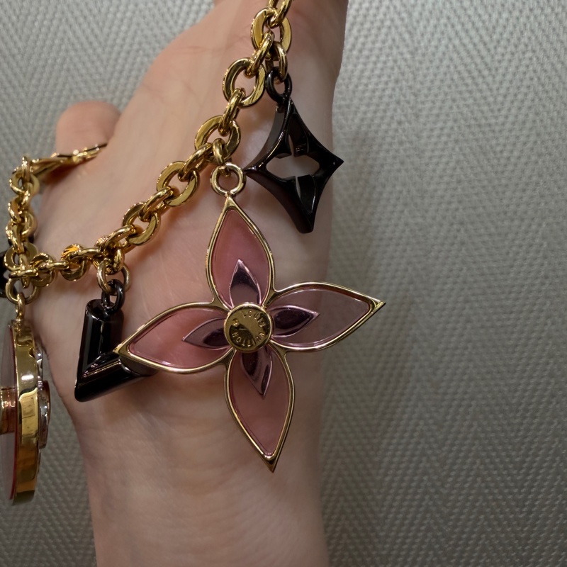 LV 金色金屬粉色Blooming Flowers吊飾M68460-3