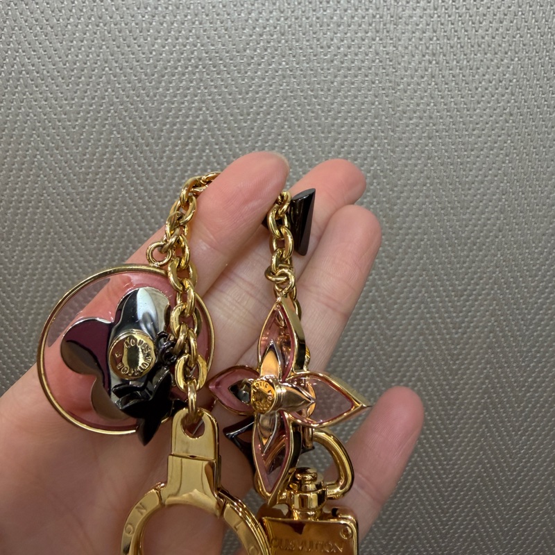 LV 金色金屬粉色Blooming Flowers吊飾M68460-12