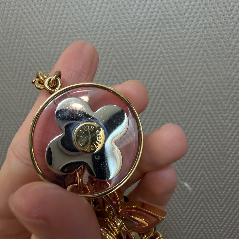 LV 金色金屬粉色Blooming Flowers吊飾M68460-13