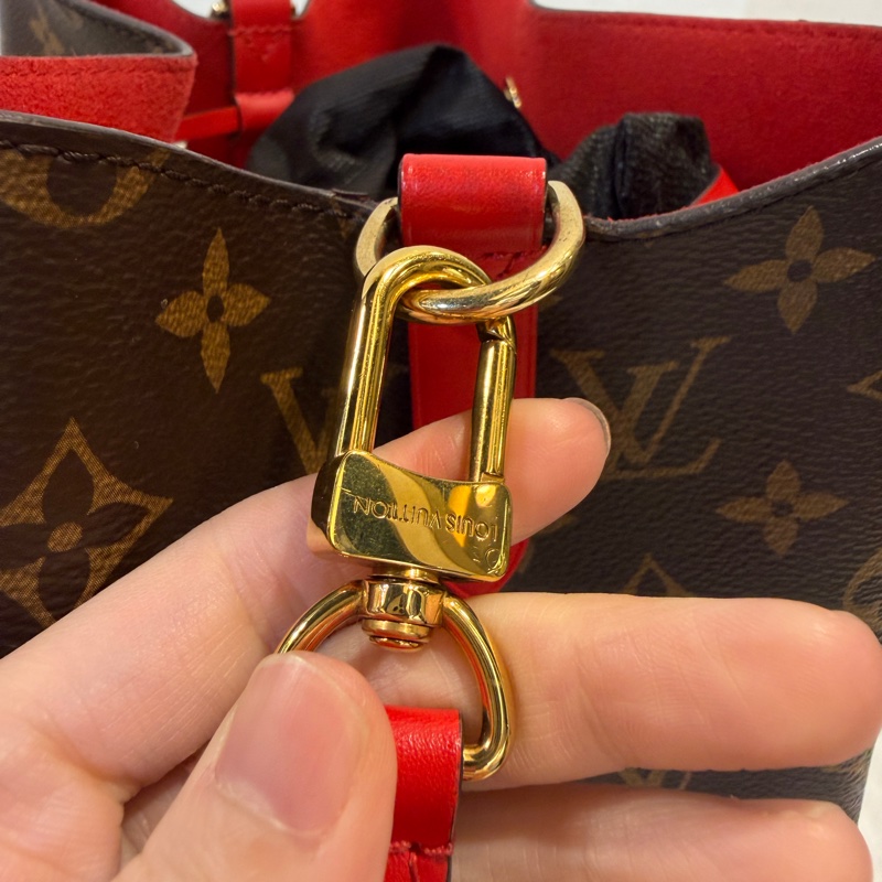 LV 原花拼紅牛皮Neo Noe MM金釦束口肩斜背水桶包M44021-4