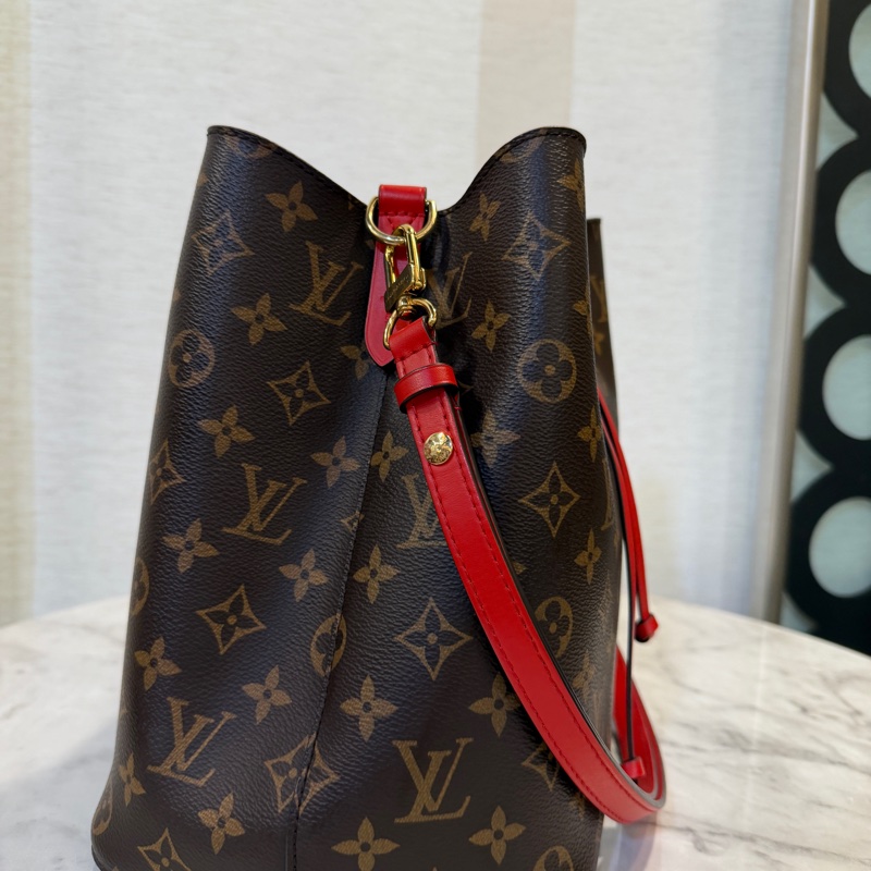 LV 原花拼紅牛皮Neo Noe MM金釦束口肩斜背水桶包M44021-5