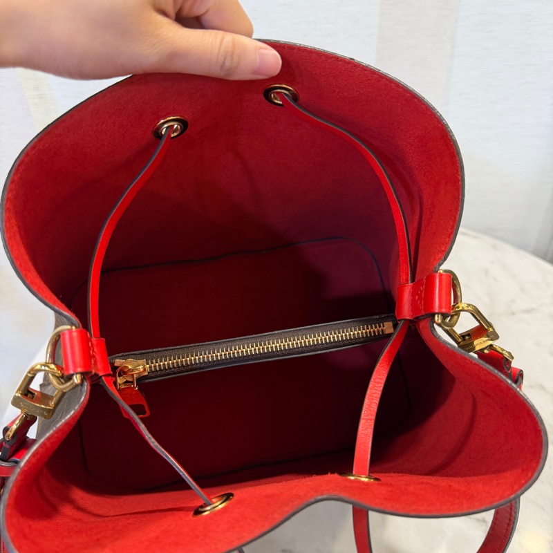 LV 原花拼紅牛皮Neo Noe MM金釦束口肩斜背水桶包M44021-12