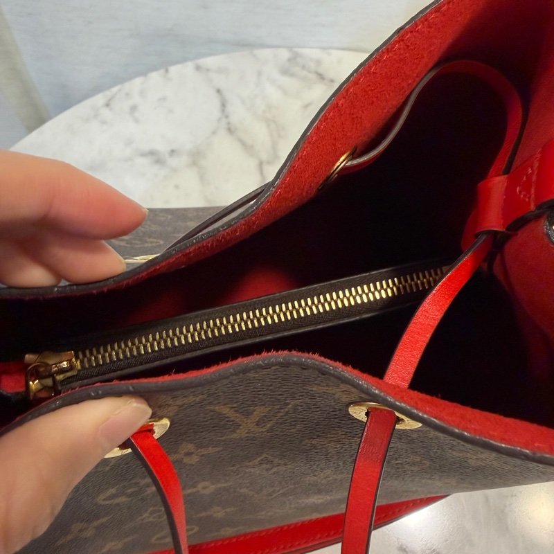 LV 原花拼紅牛皮Neo Noe MM金釦束口肩斜背水桶包M44021-15