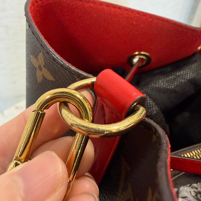 LV 原花拼紅牛皮Neo Noe MM金釦束口肩斜背水桶包M44021-22