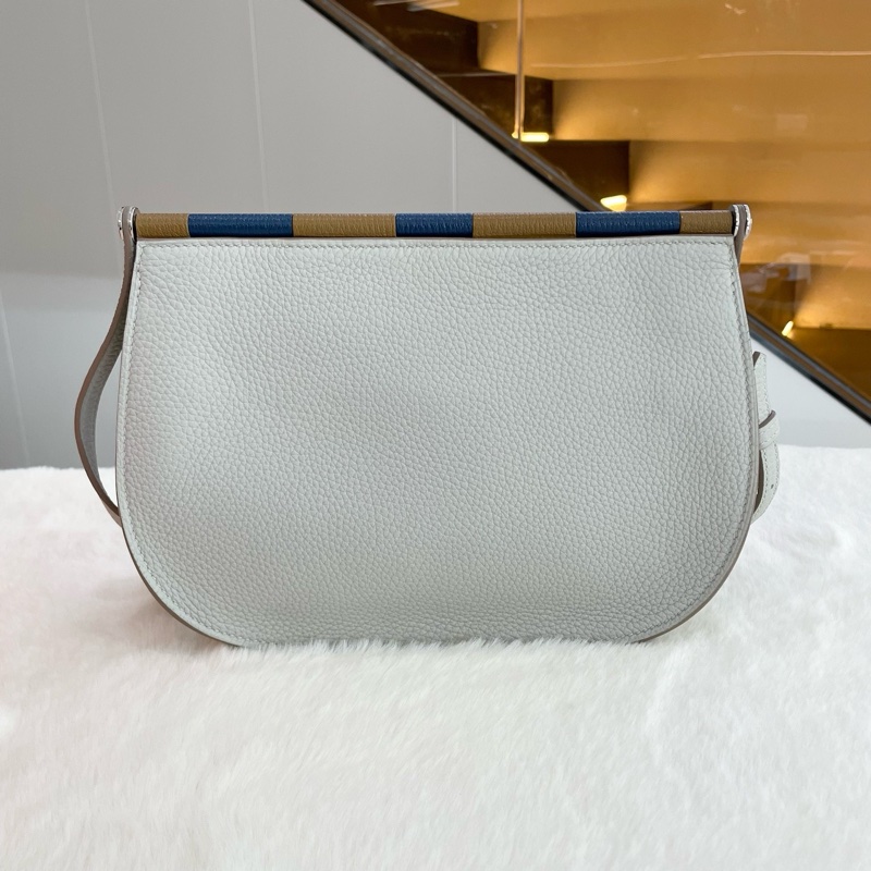 99新愛馬仕/HERMES 奶油白 sac saut 25 騎士包 斜挎包翻蓋馬鞍包 Y刻 原膜在 尺寸25x17x6cm 包裝盒 防塵袋 。-3
