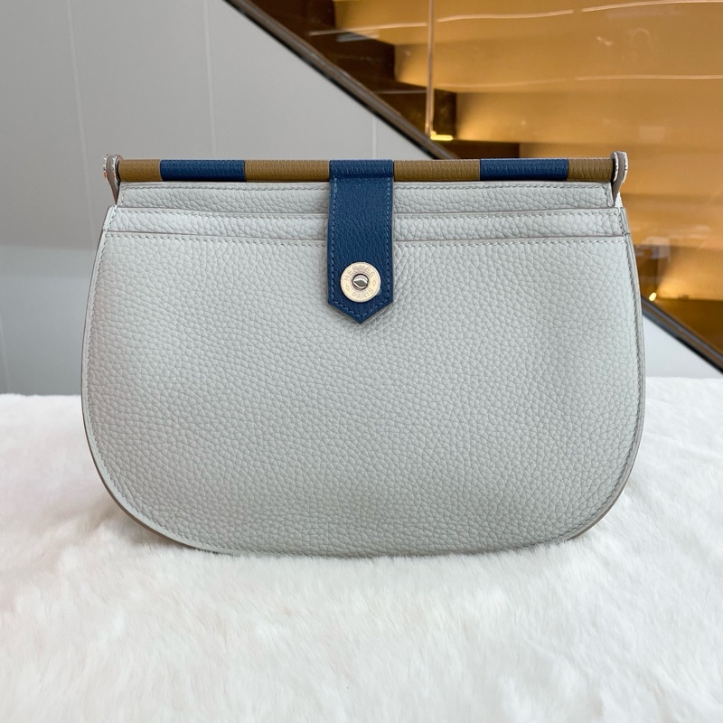 99新愛馬仕/HERMES 奶油白 sac saut 25 騎士包 斜挎包翻蓋馬鞍包 Y刻 原膜在 尺寸25x17x6cm 包裝盒 防塵袋 。-4