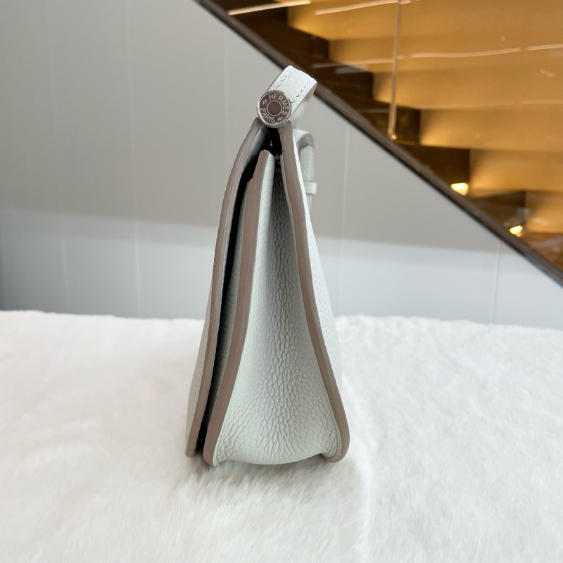 99新愛馬仕/HERMES 奶油白 sac saut 25 騎士包 斜挎包翻蓋馬鞍包 Y刻 原膜在 尺寸25x17x6cm 包裝盒 防塵袋 。-6