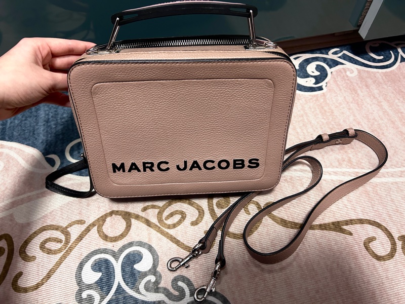 【二手正品】Marc Jacobs The Box 20 經典荔枝紋餐盒包 (裸粉色)-1