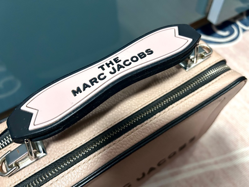 【二手正品】Marc Jacobs The Box 20 經典荔枝紋餐盒包 (裸粉色)-4