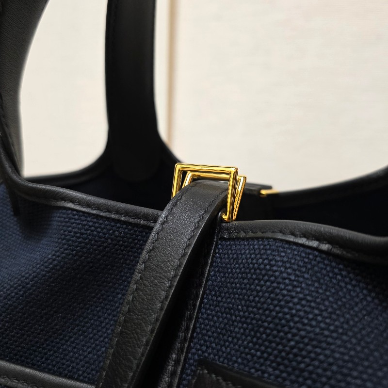 [ 稀少好物🥰撞包機率低 ] Hermes 深藍帆布黑Swift皮金釦Picotin18手提包-8