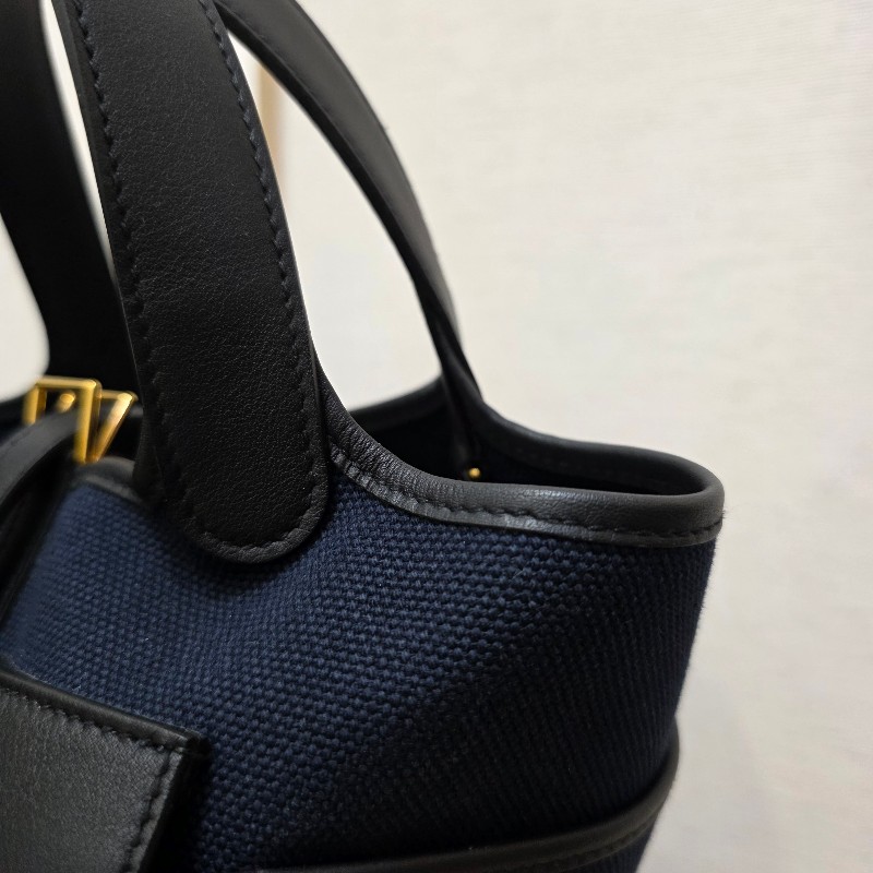 [ 稀少好物🥰撞包機率低 ] Hermes 深藍帆布黑Swift皮金釦Picotin18手提包-10