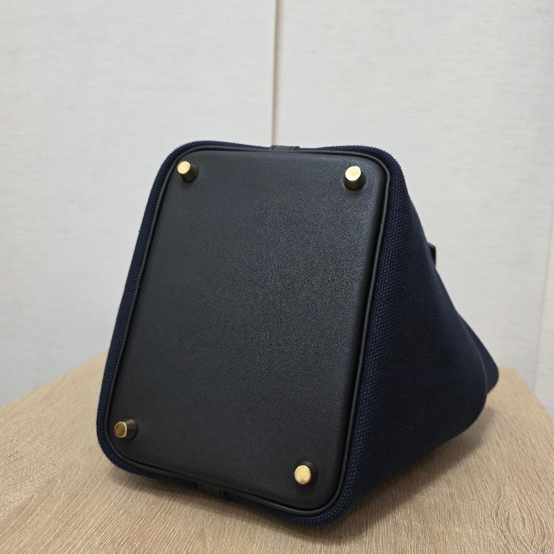 [ 稀少好物🥰撞包機率低 ] Hermes 深藍帆布黑Swift皮金釦Picotin18手提包-11