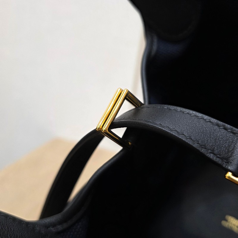 [ 稀少好物🥰撞包機率低 ] Hermes 深藍帆布黑Swift皮金釦Picotin18手提包-15