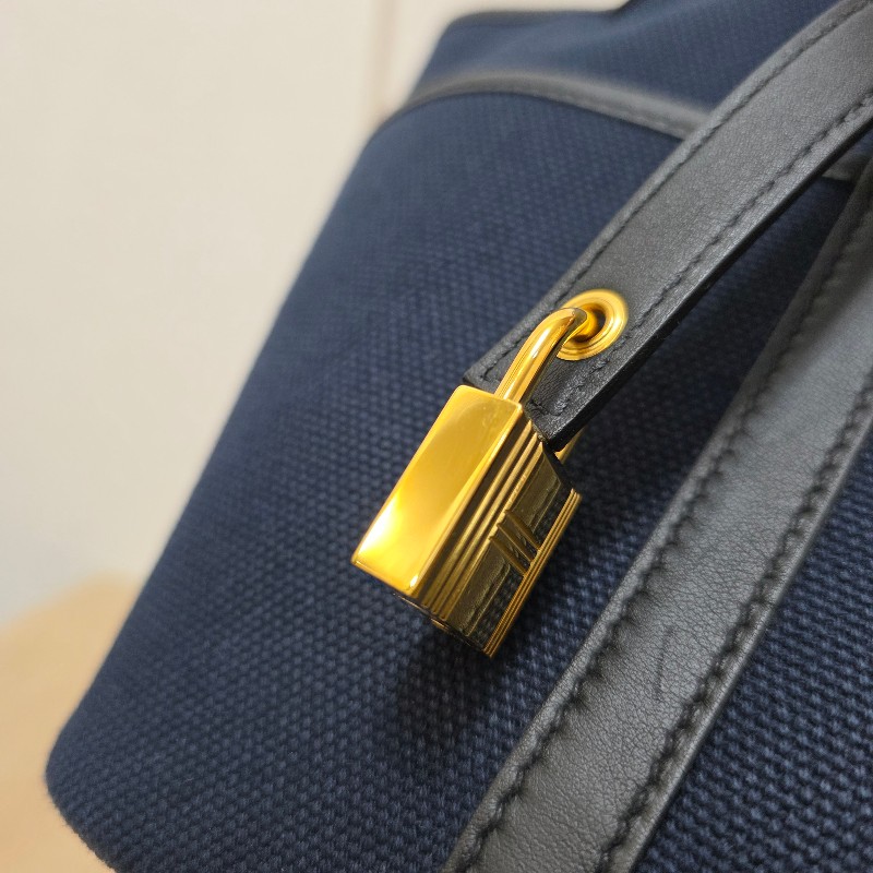 [ 稀少好物🥰撞包機率低 ] Hermes 深藍帆布黑Swift皮金釦Picotin18手提包-21