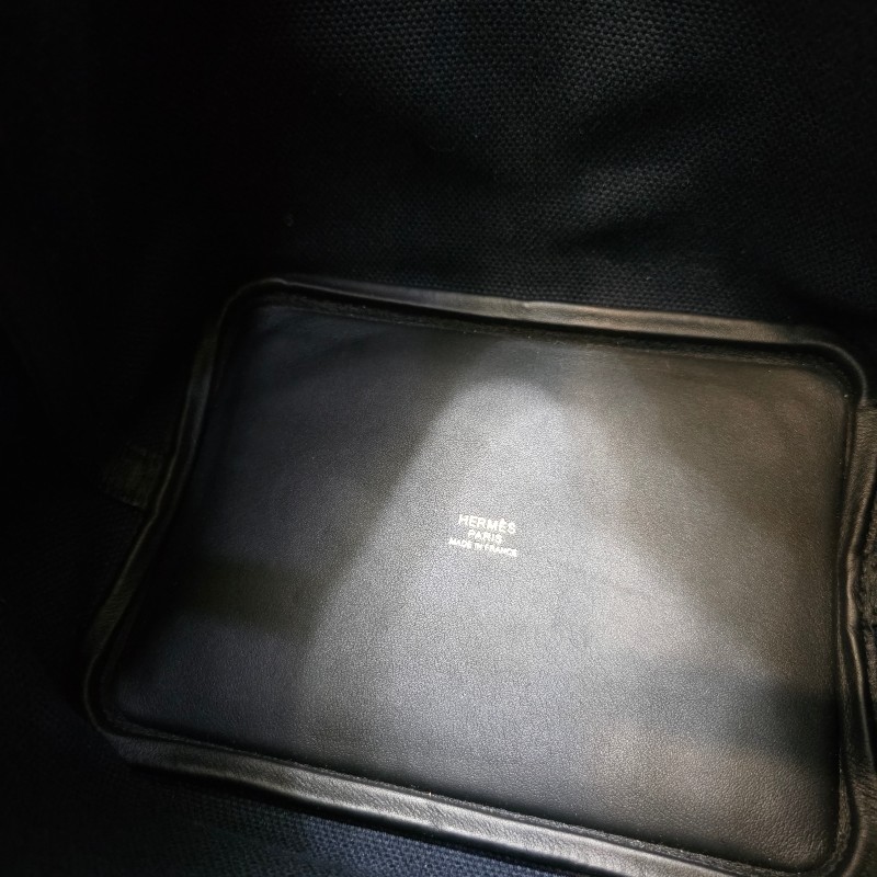 [ 稀少好物🥰撞包機率低 ] Hermes 深藍帆布黑Swift皮金釦Picotin18手提包-22