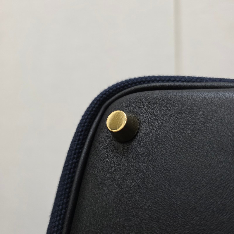 [ 稀少好物🥰撞包機率低 ] Hermes 深藍帆布黑Swift皮金釦Picotin18手提包-26