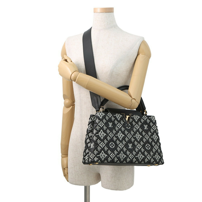 路易威登（Louis Vuitton）Capucines MM M57358 手袋，黑色，小牛皮材質，始於1854年。-4