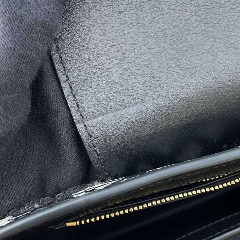 路易威登（Louis Vuitton）Capucines MM M57358 手袋，黑色，小牛皮材質，始於1854年。-9