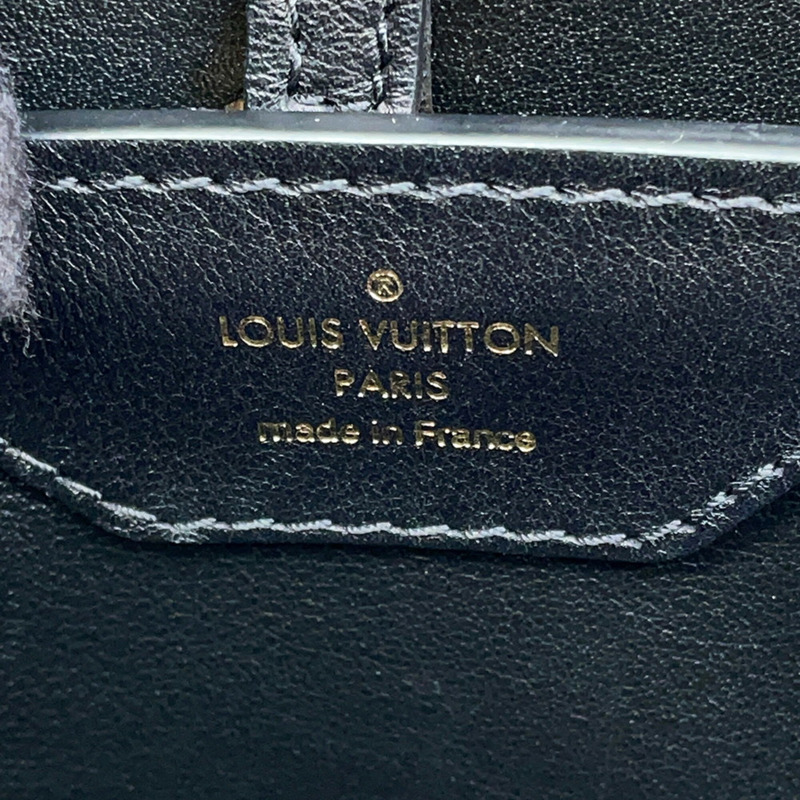 路易威登（Louis Vuitton）Capucines MM M57358 手袋，黑色，小牛皮材質，始於1854年。-16