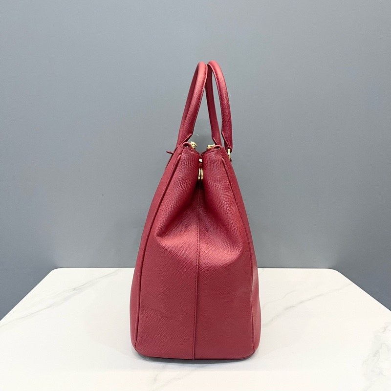 普拉達Prada西瓜紅大號殺手包 手提包 尺寸:36×15x25 防塵袋。-4