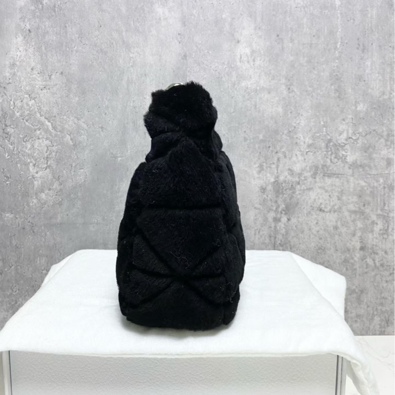 99新 PRADA普拉達黑色毛絨菱格三合一斜挎包  尺寸：22x18x8cm-2
