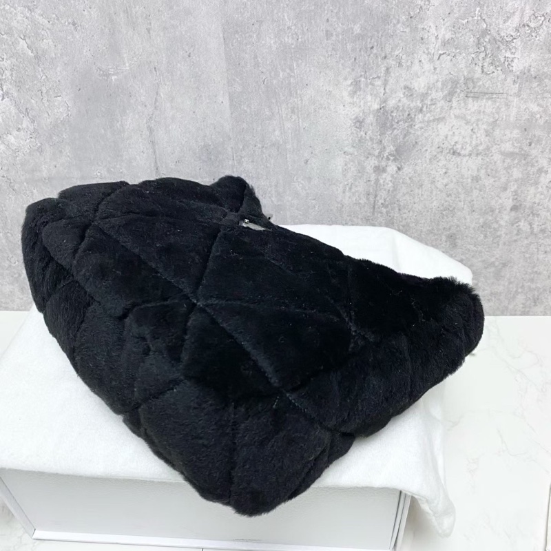 99新 PRADA普拉達黑色毛絨菱格三合一斜挎包  尺寸：22x18x8cm-4